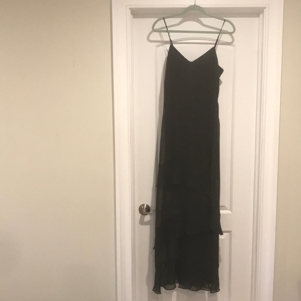 Sophisticated & sexy. Lined up to mid thigh.  Picture doesn’t justify the dress